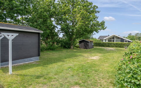 Wiebke - 50M from the Sea: Haus, Dach, Zuhause, Garten, Hütte, Rasen, Ground, Hinterhof, Gartenbauten, Garten
