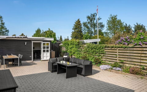 Asa - 500M from the Sea: Möbel, Holz, Interior Design, Flooring, Fussboden, Stuhl, Zimmer, Decke, Wohnzimmer, Wohnung