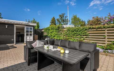 Asa - 500M from the Sea: Möbel, Holz, Interior Design, Flooring, Fussboden, Stuhl, Zimmer, Decke, Wohnzimmer, Wohnung