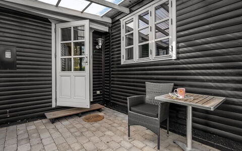 Asa - 500M from the Sea: Möbel, Holz, Interior Design, Flooring, Fussboden, Stuhl, Zimmer, Decke, Wohnzimmer, Wohnung