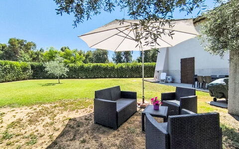 Scarlino 35: Möbel, Gartenmöbel, Garten, Stuhl, Schatten, Rasen, Hinterhof, Landscaping, Regenschirm, Garten