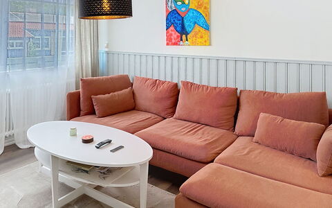 Gullahuset: Möbel, Couch, Flooring, Fussboden, Interior Design, Wohnzimmer, Kissen, Wohnung, Zuhause
