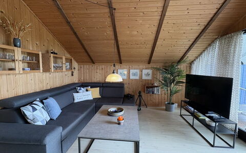 Kalervo - 2.9Km to the Fjord: Möbel, Interior Design, Couch, Flooring, Wand, Fussboden, Holz, Wohnzimmer, Decke, Zimmer