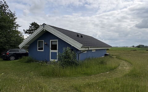Kalervo - 2.9Km to the Fjord: Dach, Hütte, Schuppen, Gartenbauten, Wiese, Rasen, Abstellgleis, Garten, Prärie, Bauernhaus