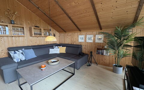 Kalervo - 2.9Km to the Fjord: Möbel, Holz, Interior Design, Flooring, Couch, Fussboden, Wohnzimmer, Decke, Holzboden, Zimmer