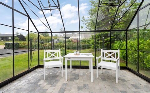 Frille - 1.5Km from the Sea: Metall, Eisen, Garten, Daylighting, Schatten, Glas, Natürliches Material, Blumentopf, Outdoor Struktur, Zimmerpflanze