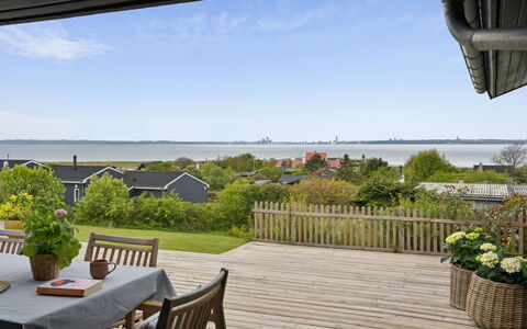 Raadengaard - 400M from the Sea: Zuhause, Deck, Veranda, Estate, Eco Hotel, Hartholz, Hütte, Garten, Schatten