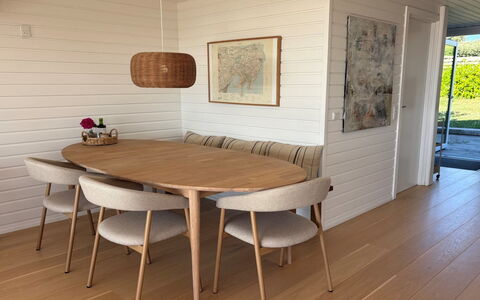 Raadengaard - 400M from the Sea: Möbel, Flooring, Fussboden, Holz, Interior Design, Küche & Esszimmer Tisch, Tabelle, Holzboden, Esszimmer, Stuhl