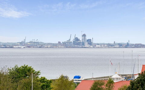 Raadengaard - 400M from the Sea: Himmel, Wasservorräte, Wasserweg, Küsten Und Ozeanische Forms, Meer, Küste, Ozean, Boot, Watercraft, Horizont