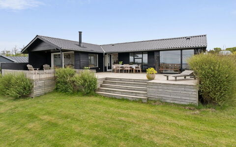 Raadengaard - 400M from the Sea: Dach, Haus, Hütte, Zuhause, Veranda, Abstellgleis, Auffahrt, Estate, Bauernhaus, Garten