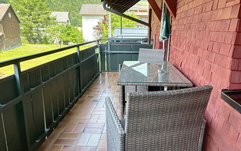 Mellau Appartments: Möbel, Stuhl, Gartenmöbel, Veranda, Tisch Im Freien, Balkon, Schatten, Hartholz, Holzbeize, Deck