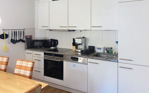 Mellau Appartments: Küchengerät, Küche, Countertop, Cabinetry, Flooring, Major Appliance, Möbel, Interior Design, Holz, Haushaltsgerät