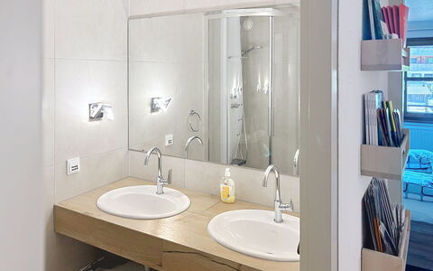 Mellau Appartments: Bad Sink, Interior Design, Badezimmer, Sinken, Armatur, Flooring, Spiegel, Wand, Countertop, Fussboden