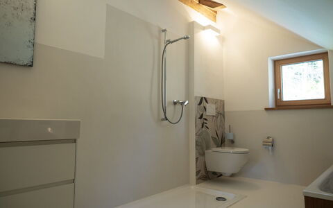 Appartements - N°5 et N°5B: Wand, Flooring, Armatur, Interior Design, Badezimmer, Fussboden, Decke, Zapfhahn, Installation, Badewanne