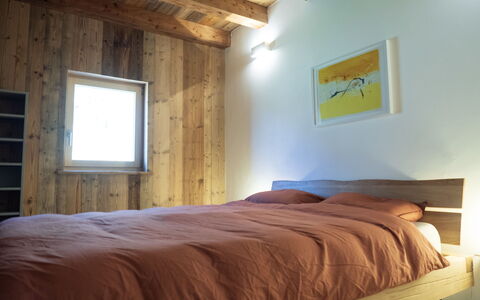 Appartements - N°5 et N°5B: Wand, Schlafzimmer, Interior Design, Holz, Flooring, Bettdecke, Bett, Decke, Fussboden, Bedding