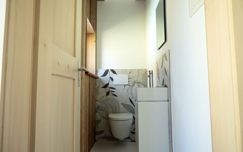 Appartements - N°5 et N°5B: Holz, Armatur, Flooring, Interior Design, Fussboden, Bad Sink, Zuhause, Installation, Badezimmer, Sinken