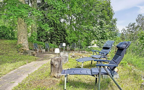 Auszeit für Körper und Seele: Möbel, Gartenmöbel, Stuhl, Garten, Schatten, Tisch Im Freien, Hinterhof, Park