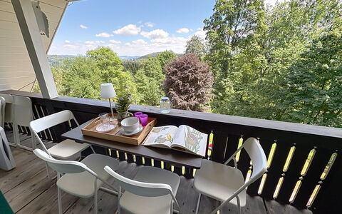 Auszeit für Körper und Seele: Möbel, Holz, Stuhl, Tabelle, Gartenmöbel, Tisch Im Freien, Küche & Esszimmer Tisch, Schatten, Veranda, Balkon