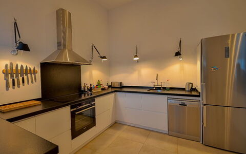 Romantica: Küche, Küchengerät, Countertop, Major Appliance, Interior Design, Light Fixture, Flooring, Herd, Cabinetry, Decke