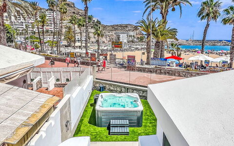 Sand, Sea and Love: Resort, Hotel, Schatten, Balkon, Schwimmbad, Villa, Strandresort, Ferienort, Eco Hotel
