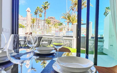 Sand, Sea and Love: Wohnung, Stuhl, Schatten, Glas, Hotel, Balkon, Zimmerpflanze, Resort, Eco Hotel