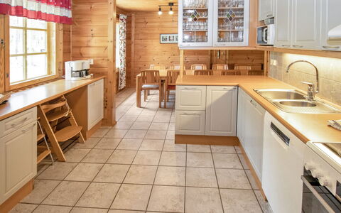 Loviisa 614: Küche, Countertop, Cabinetry, Küchengerät, Interior Design, Möbel, Flooring, Holz, Major Appliance, Fussboden