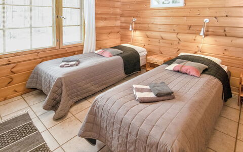 Loviisa 614: Holz, Fussboden, Interior Design, Flooring, Möbel, Decke, Bett, Zimmer, Holzboden, Schlafzimmer