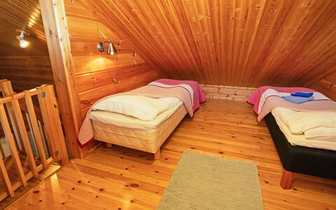 Tiira: Holz, Interior Design, Fussboden, Flooring, Decke, Schlafzimmer, Holzboden, Bett, Möbel, Zimmer