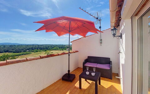 Bellevue: Holz, Fussboden, Zuhause, Wohnung, Holzbeize, Schlafzimmer, Hartholz, Bett, Balkon, Bedding