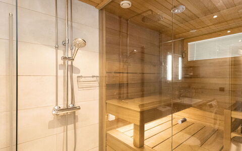 Levin Kunkku B2: Flooring, Fussboden, Interior Design, Holz, Armatur, Beleuchtung, Sauna, Badezimmer, Installation, Decke
