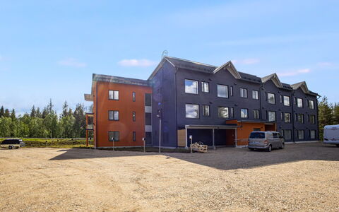 Äkäspokka: Wohnung, Mittelklasse-Pkw, Einfrieren, Winter, Kompaktwagen, Parkplatz, Abend
