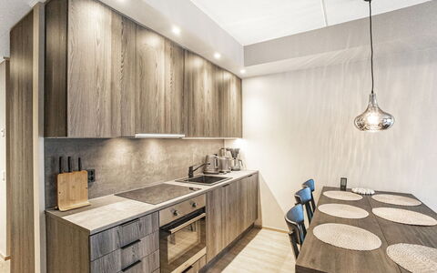 Äkäspokka: Interior Design, Flooring, Holz, Decke, Möbel, Fussboden, Light Fixture, Cabinetry, Wohnung, Holzboden