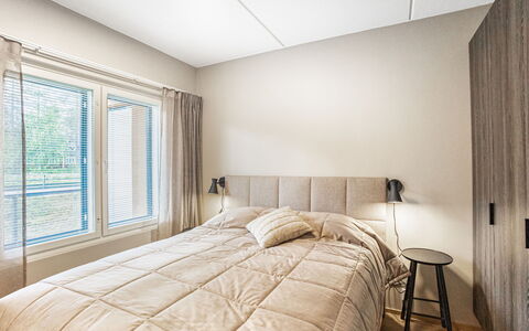 Äkäspokka: Bett, Interior Design, Schlafzimmer, Möbel, Flooring, Wand, Fussboden, Holz, Decke, Bettdecke