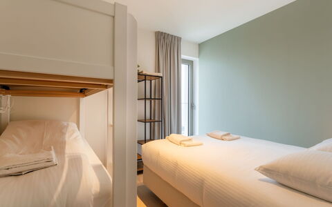 O'Sea 13.02 with Seaview: Interior Design, Schlafzimmer, Fussboden, Flooring, Bett, Bedding, Bettdecke, Zimmer, Decke, Wohnung