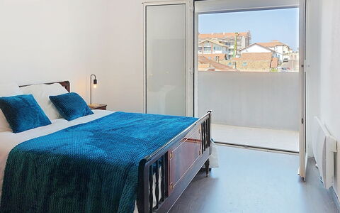 Les Dunes: Bett, Schlafzimmer, Flooring, Fussboden, Interior Design, Möbel, Bettdecke, Bedding, Zimmer, Decke