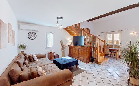Sérénité: Möbel, Flooring, Interior Design, Couch, Fussboden, Wohnung, Decke, Wohnzimmer, Zuhause, Zimmer