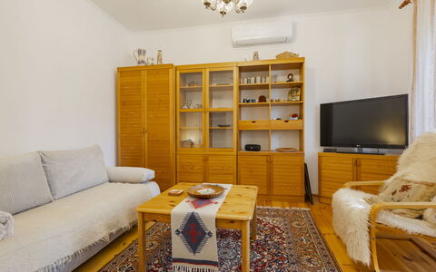Stefano: Möbel, Interior Design, Wand, Flooring, Holz, Fussboden, Zimmer, Couch, Wohnung, Wohnzimmer