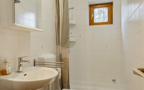 Stefano: Badezimmer, Bad Sink, Armatur, Wand, Interior Design, Flooring, Holz, Fussboden, Sinken, Zapfhahn