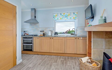 Shoe Buttons Cottage at Gap Road: Flooring, Küche, Interior Design, Möbel, Fussboden, Countertop, Küchengerät, Holz, Major Appliance, Cabinetry