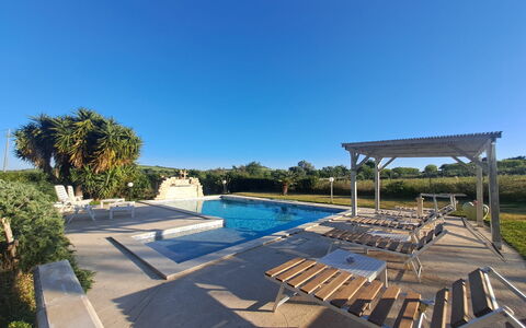 Villa le 2 Emme: Blau, Schwimmbad, Resort, Verbundwerkstoff, Freizeit, Gartenmöbel, Schatten, Landscaping, Eco Hotel, Estate