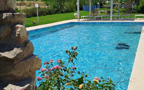 Villa le 2 Emme: Blau, Schwimmbad, Freizeit, Garten, Water Feature, Schatten, Resort, Landscaping, Hinterhof