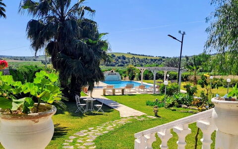 Villa le 2 Emme: Schwimmbad, Resort, Landschaft, Garten, Landscaping, Rasen, Hazienda, Eco Hotel, Schatten, Estate