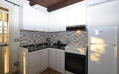 Villa Cigno Reale: Küche, Küchengerät, Countertop, Major Appliance, Interior Design, Cabinetry, Flooring, Holz, Herd, Möbel