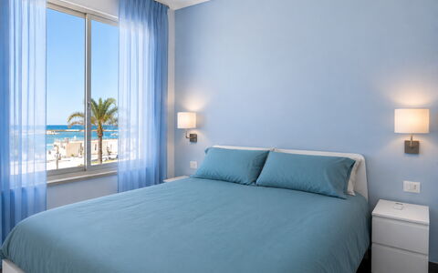 La Casa di Luigi: Blau, Möbel, Interior Design, Fussboden, Flooring, Schlafzimmer, Zimmer, Bett, Linens, Bedding