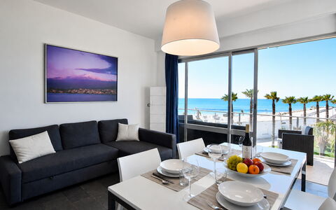 La Casa di Luigi: Möbel, Wohnung, Meer, Stuhl, Schatten, Ozean, Küste, Hotel, Resort
