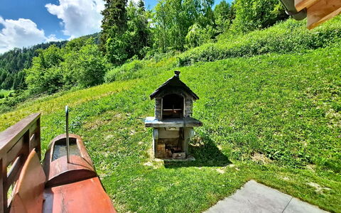 Chalet le Bleusy: Strauch, Garten, Ländliches Gebiet, Wiese, Rasen, Landscaping, Garten, Hinterhof
