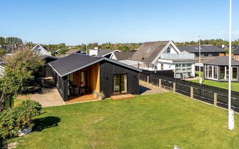 Ensio - 750M from the Sea: Holz, Möbel, Stuhl, Meer, Wohnung, Balkon, Ozean, Schatten, Gartenmöbel, Holzbeize
