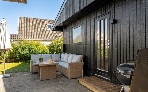 Ensio - 750M from the Sea: Holz, Möbel, Stuhl, Meer, Wohnung, Balkon, Ozean, Schatten, Gartenmöbel, Holzbeize