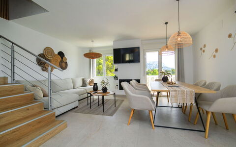 El Lloveret: Holz, Möbel, Stuhl, Meer, Wohnung, Balkon, Ozean, Schatten, Gartenmöbel, Holzbeize