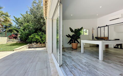 Villa le Lagon: Holz, Möbel, Stuhl, Meer, Wohnung, Balkon, Ozean, Schatten, Gartenmöbel, Holzbeize